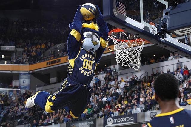 爱德华兹26分欧文空砍39分 森林狼力克独行侠