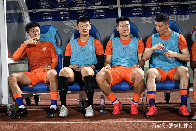 足球报:广州队该清醒冷静的恐怕不只是队员
